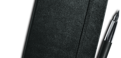Schwarzes Notizbuch mit Kuli und Smilie